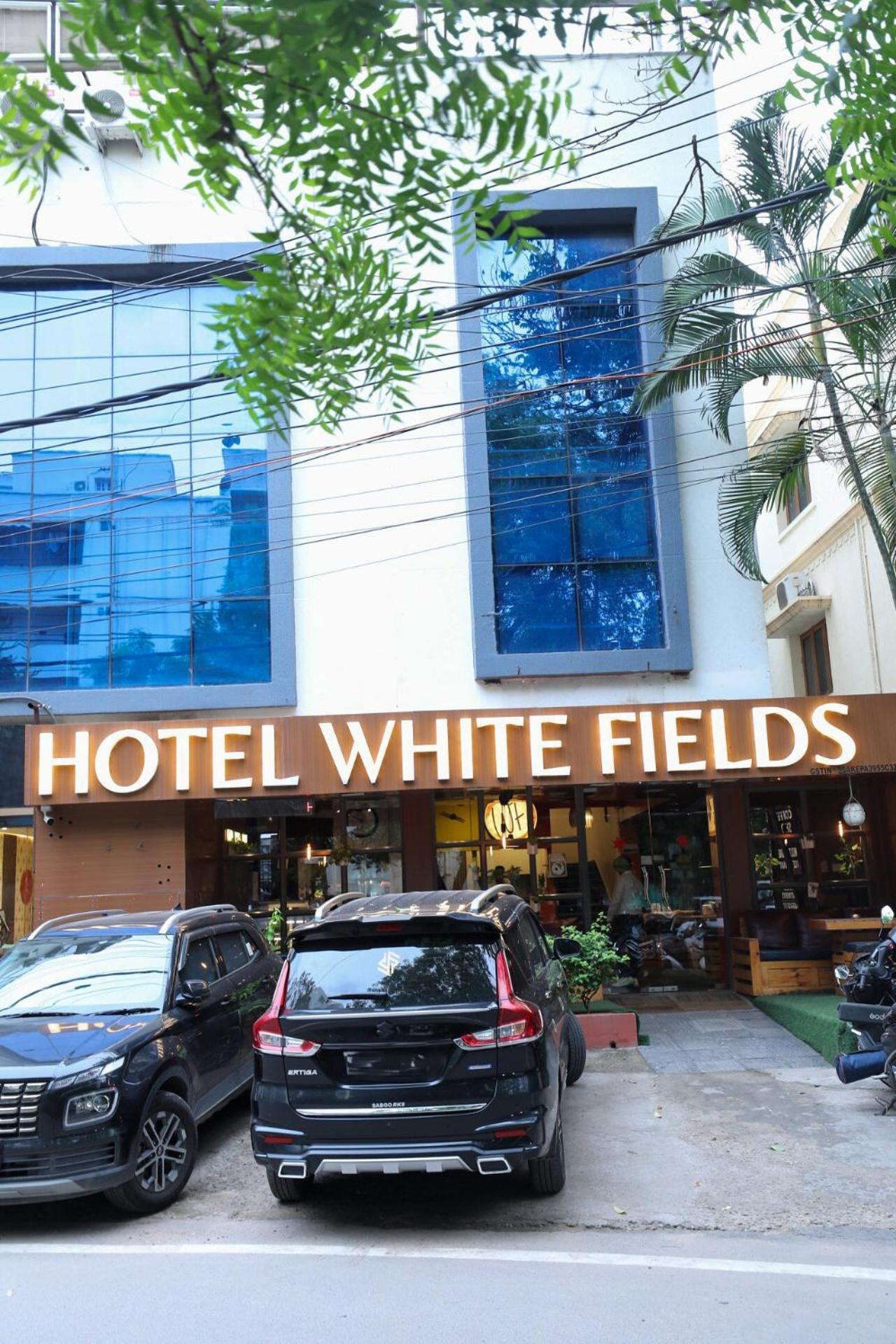 Hotel White Fields Hitec City, Хайдарабад Экстерьер фото