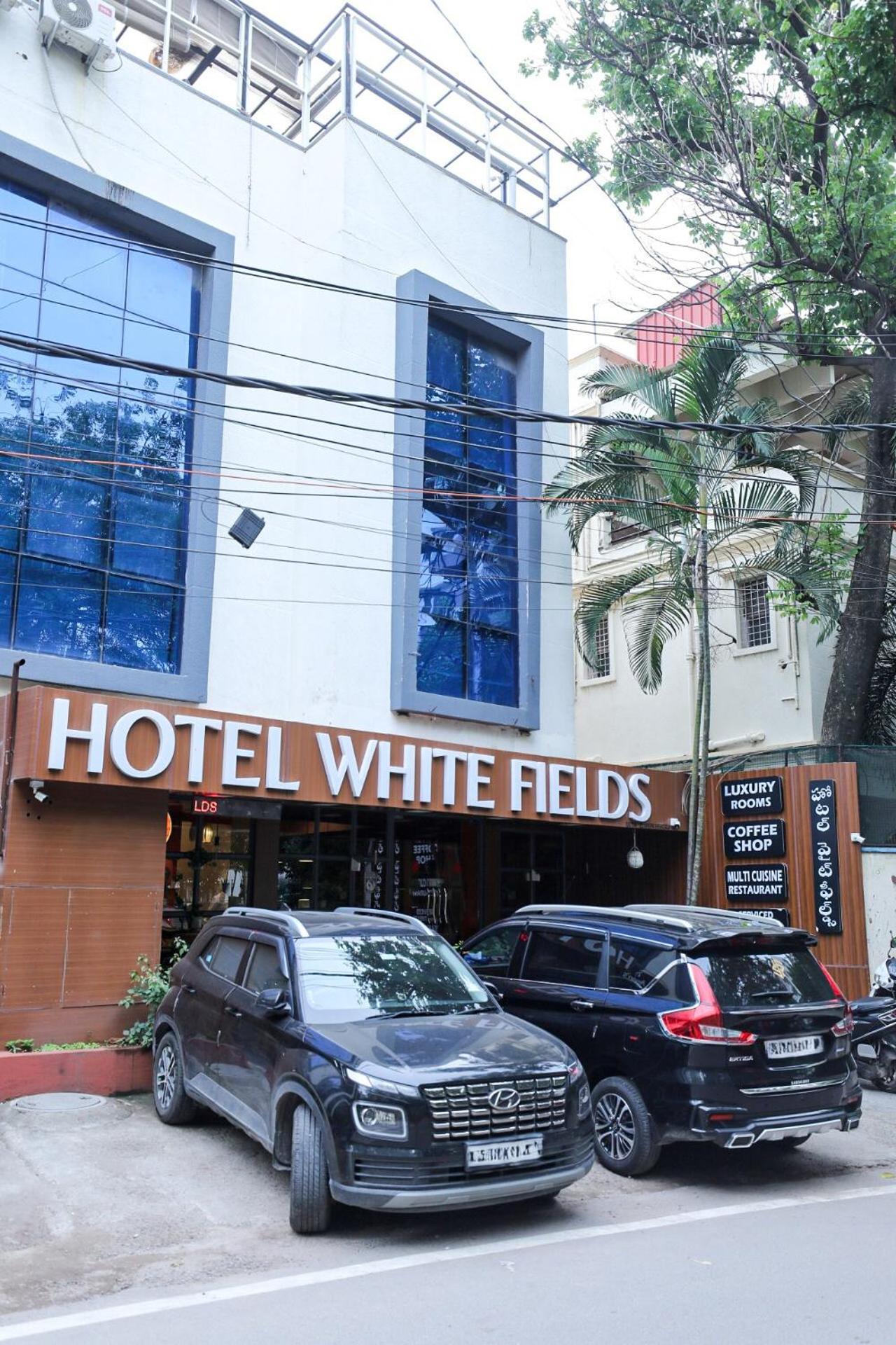 Hotel White Fields Hitec City, Хайдарабад Экстерьер фото